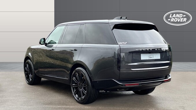 Land Rover Range Rover 3.0 D300 Edition 4dr Auto Diesel Estate - Image 2